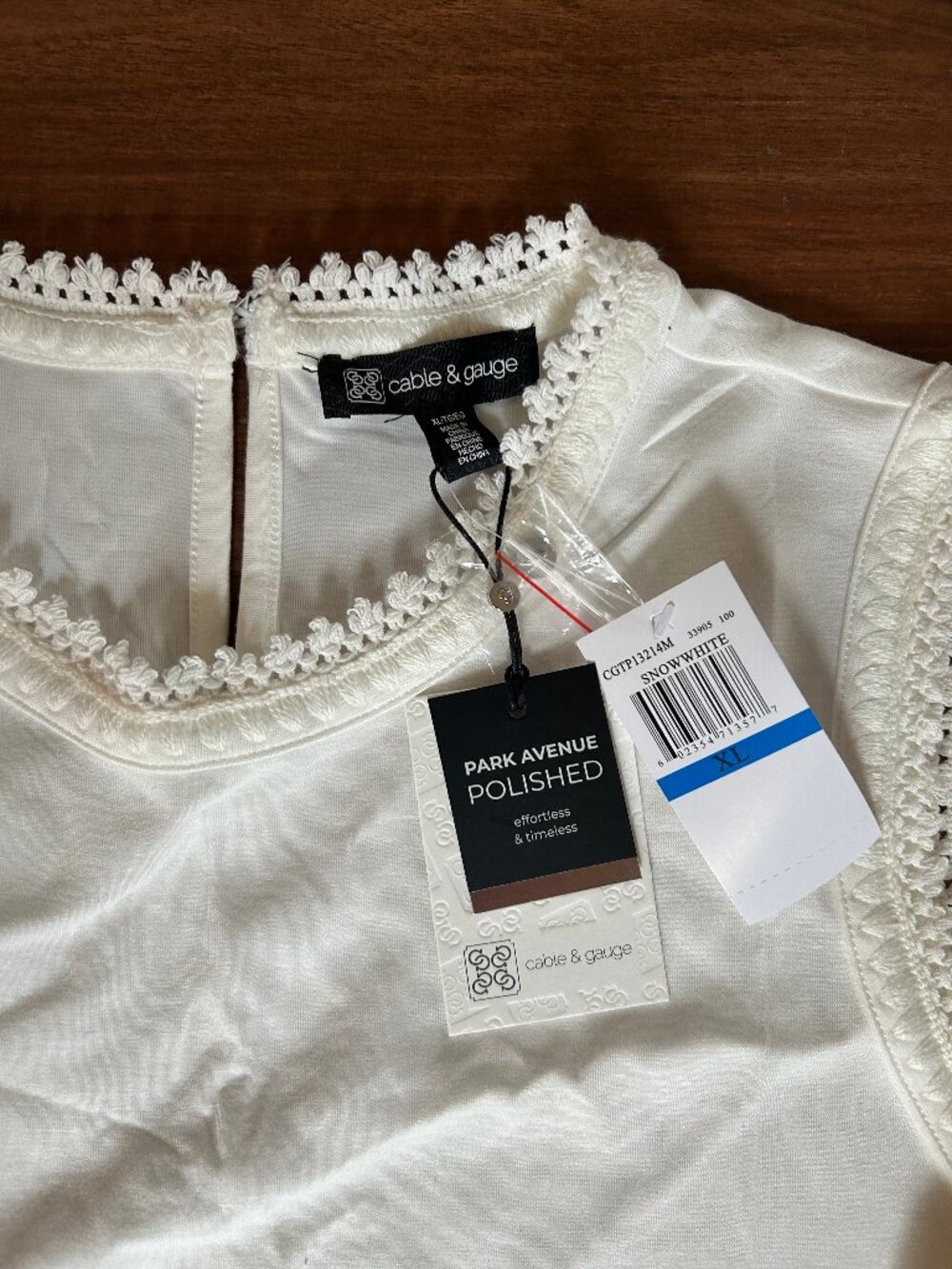 Cable and Gauge - Bundle of 3 New Crewneck, sleeveless tanks (NEW) - Picture 2 of 2